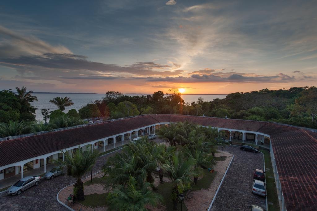 Hotel Tropical Манаус Екстер'єр фото Sunset at the resort