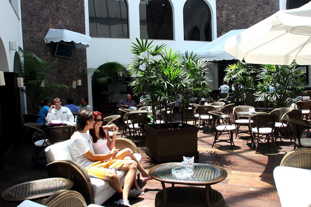 Hotel Tropical Манаус Екстер'єр фото Patio de la Casa Colorada