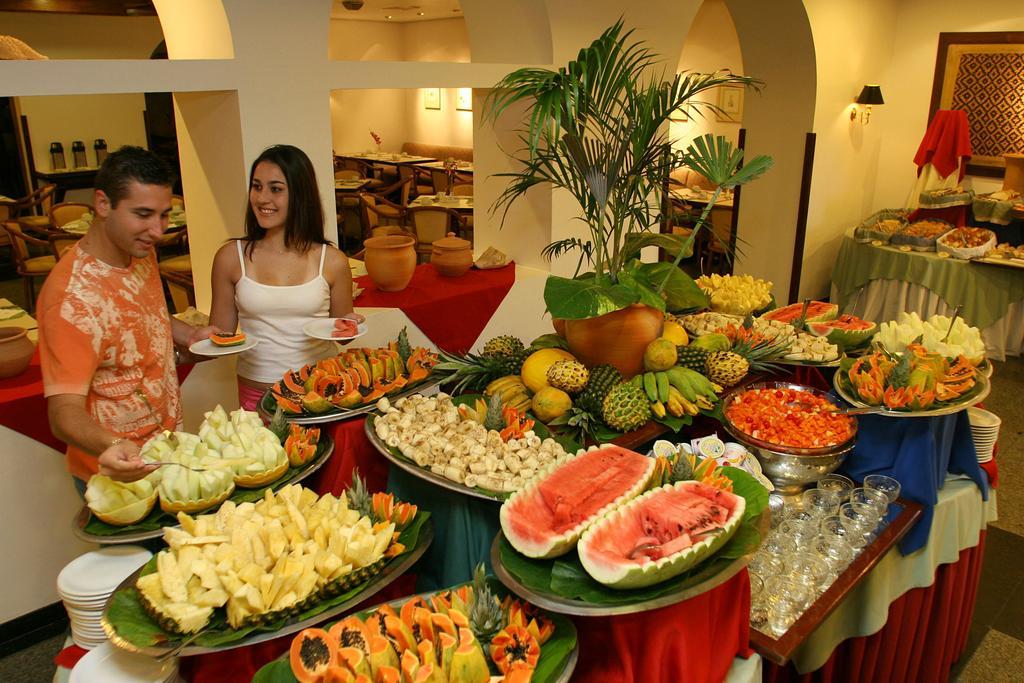 Hotel Tropical Манаус Екстер'єр фото A fruit buffet