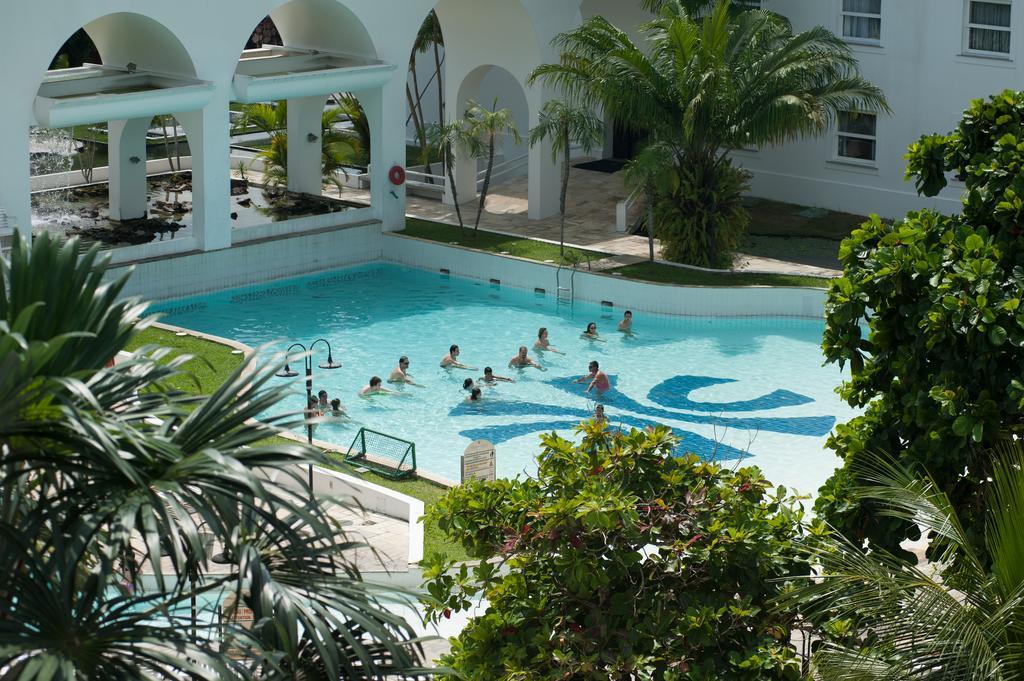 Hotel Tropical Манаус Екстер'єр фото Swimming pool at the hotel