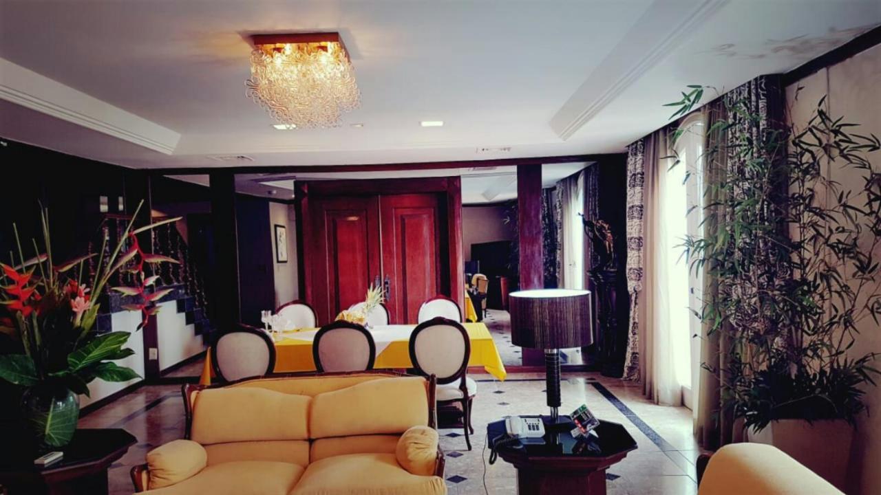 Hotel Tropical Манаус Екстер'єр фото A living room in a luxury apartment