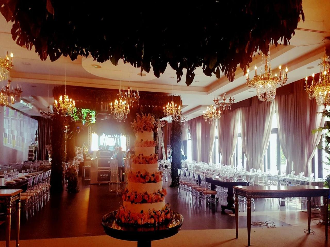 Hotel Tropical Манаус Екстер'єр фото A wedding reception at the Mandarin Oriental, Bangkok