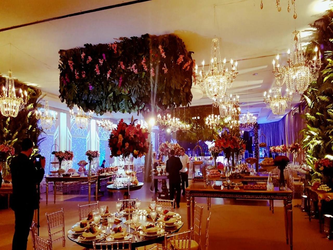 Hotel Tropical Манаус Екстер'єр фото The interior of the ballroom at the 2011 Met Gala
