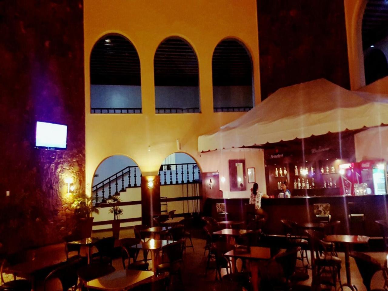 Hotel Tropical Манаус Екстер'єр фото The interior of the bar
