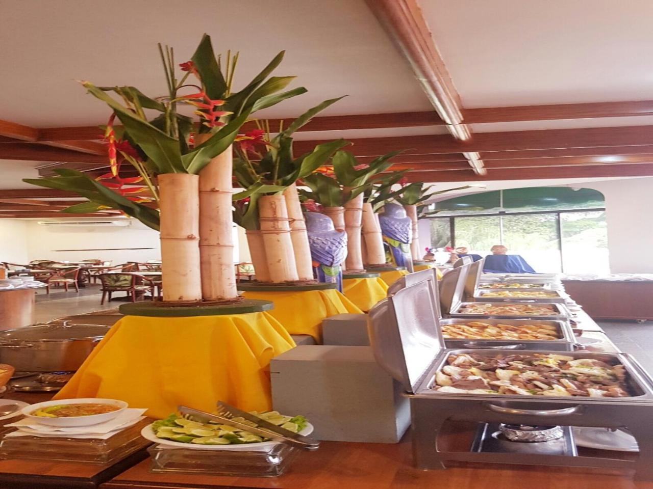Hotel Tropical Манаус Екстер'єр фото A buffet at a hotel