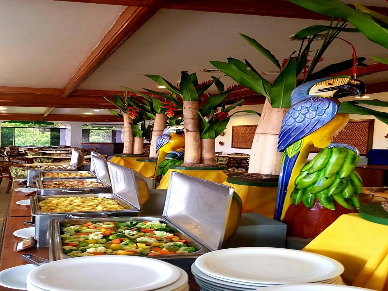 Hotel Tropical Манаус Екстер'єр фото The buffet at the restaurant
